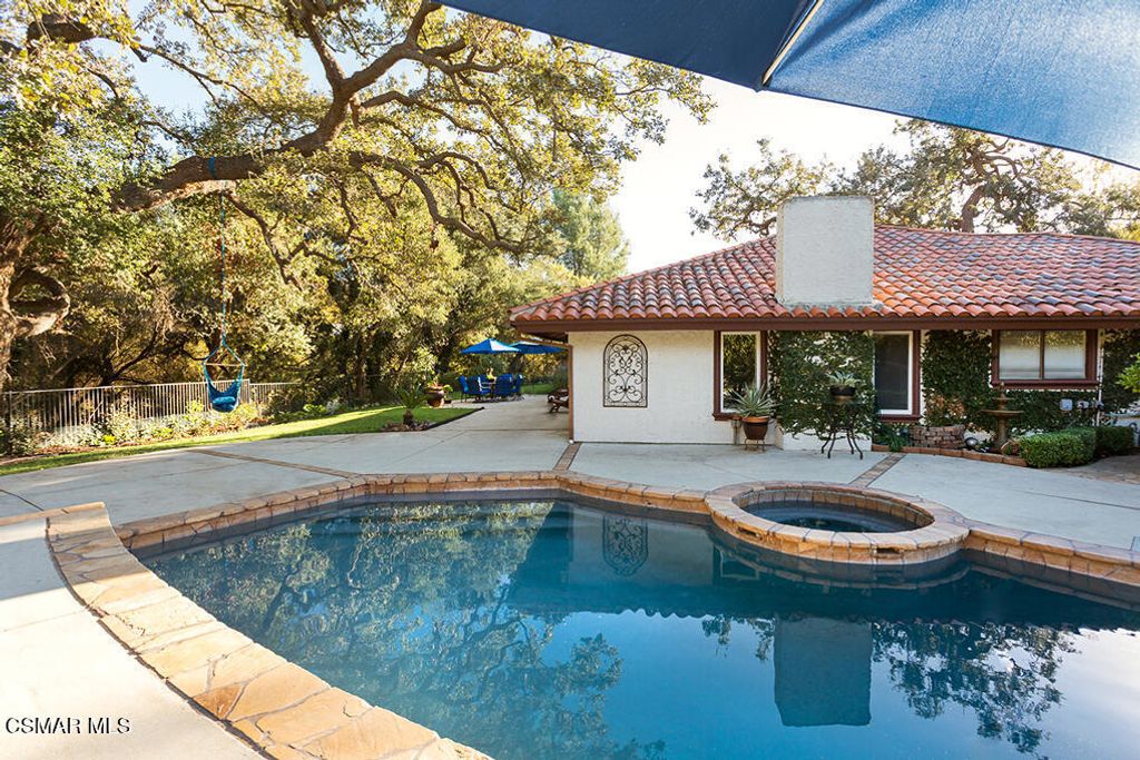 Image 42 of property listing at 4090 Cresthaven Drive, Thousand Oaks, CA 91362