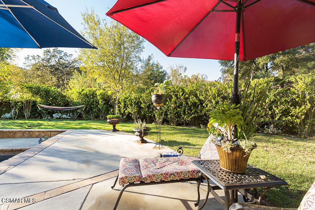 Image 46 of property listing at 4090 Cresthaven Drive, Thousand Oaks, CA 91362