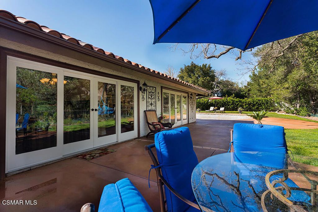 Image 48 of property listing at 4090 Cresthaven Drive, Thousand Oaks, CA 91362