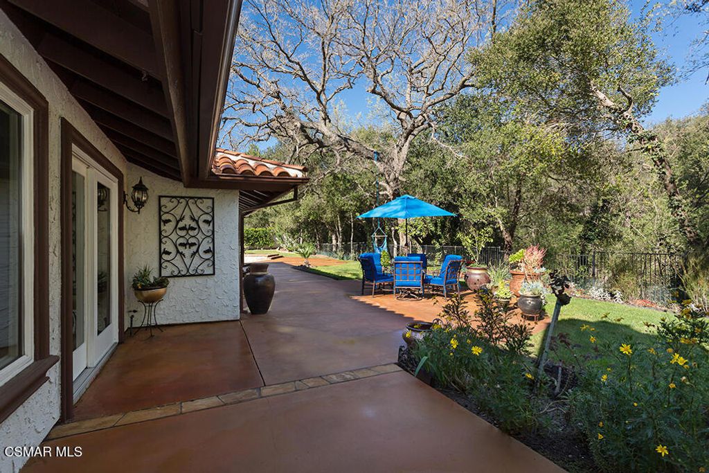 Image 50 of property listing at 4090 Cresthaven Drive, Thousand Oaks, CA 91362