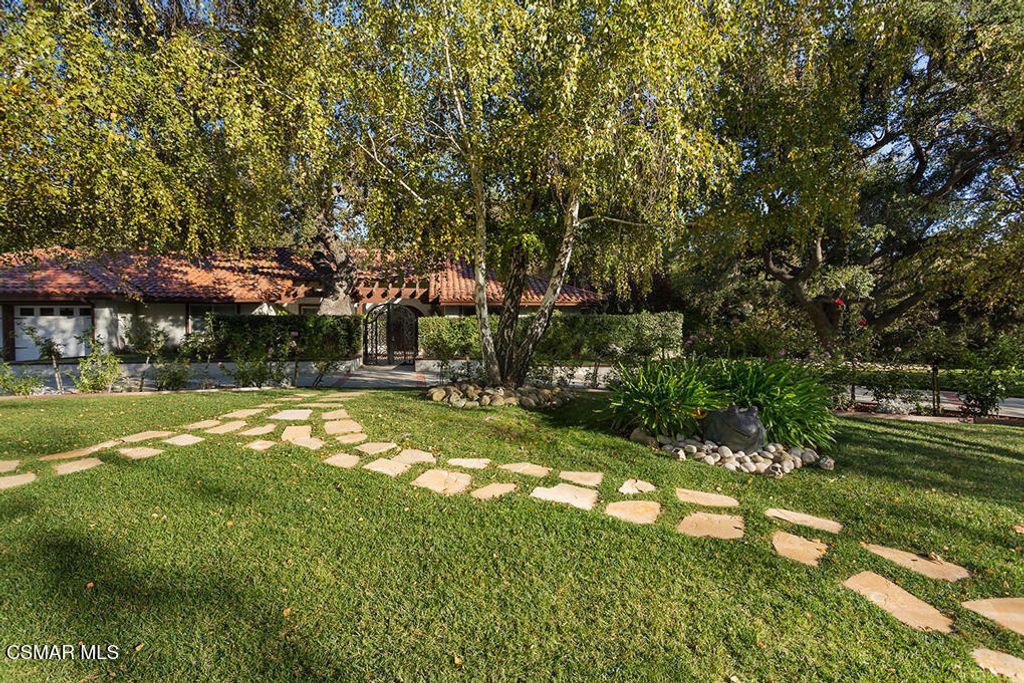 Image 61 of property listing at 4090 Cresthaven Drive, Thousand Oaks, CA 91362