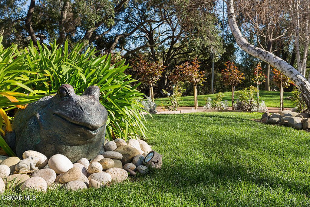 Image 8 of property listing at 4090 Cresthaven Drive, Thousand Oaks, CA 91362