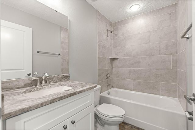 13 FISHER RUN TERRACE, Ocklawaha, FL 32179