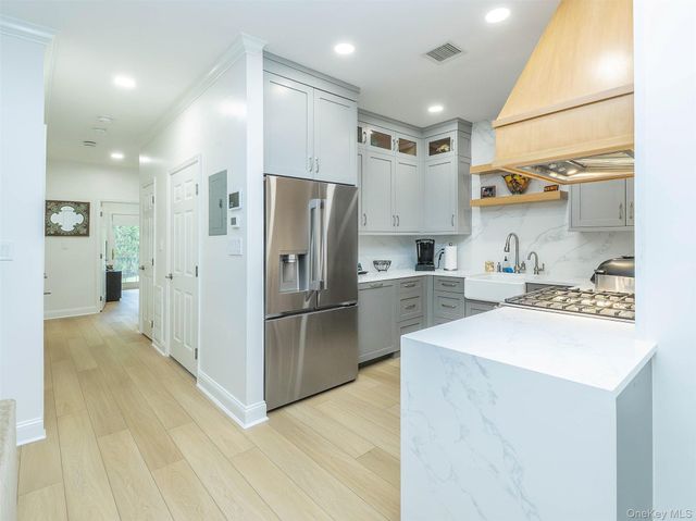 87 Pond View Drive, Port Washington, NY 11050