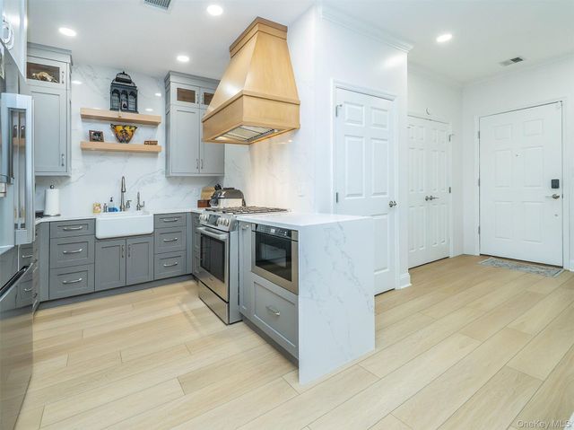 87 Pond View Drive, Port Washington, NY 11050