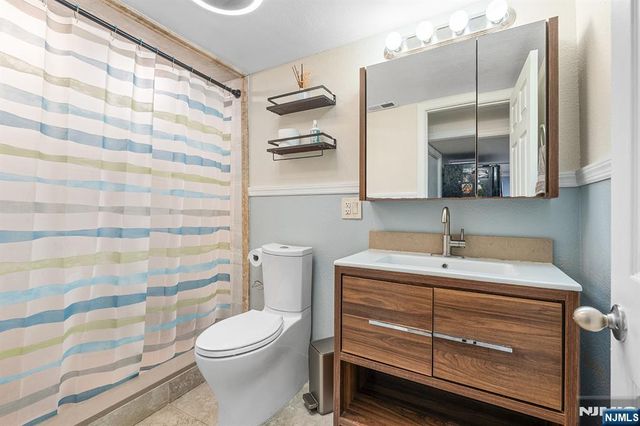 71 Wingra Avenue, Rutherford, NJ 07070
