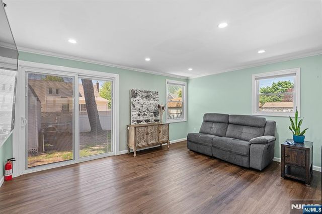 71 Wingra Avenue, Rutherford, NJ 07070