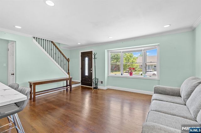 71 Wingra Avenue, Rutherford, NJ 07070