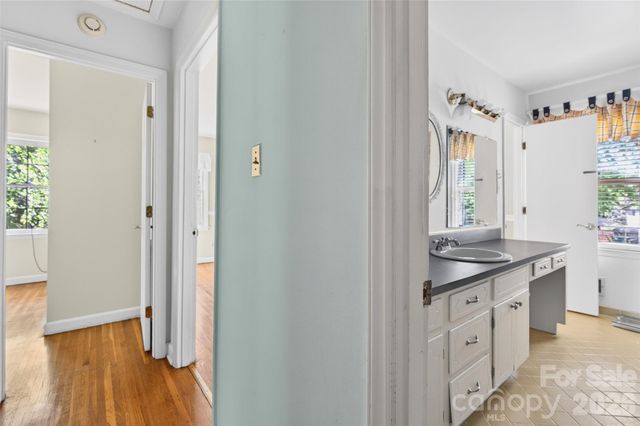 1511 Ormsby Court, Charlotte, NC 28211