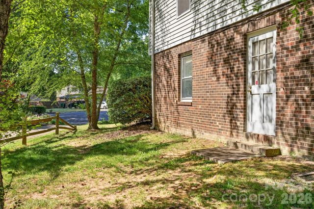 1511 Ormsby Court, Charlotte, NC 28211