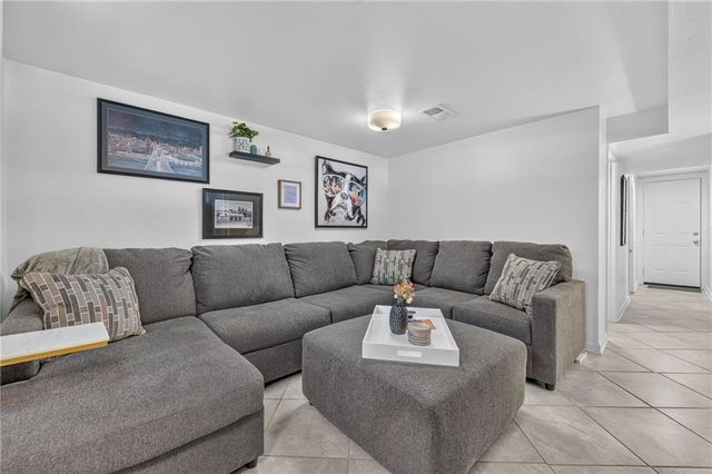 10909 W 72nd Terrace, Shawnee, KS 66203