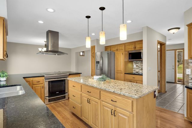 17704 Icon Trail, Lakeville, MN 55044