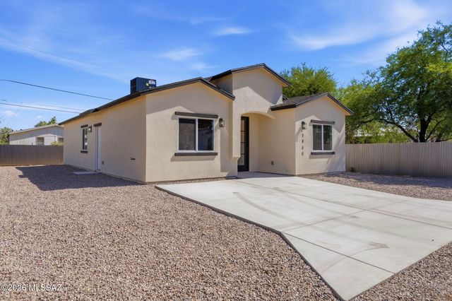 2850 W Carnauba Street, Tucson, AZ 85705
