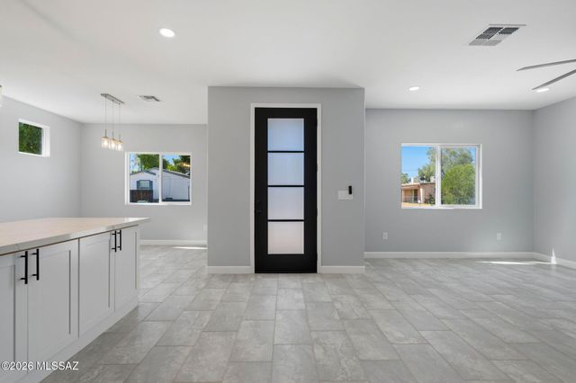 2850 W Carnauba Street, Tucson, AZ 85705