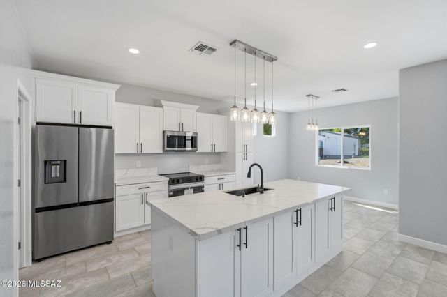 2850 W Carnauba Street, Tucson, AZ 85705