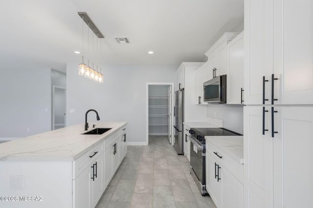 2850 W Carnauba Street, Tucson, AZ 85705