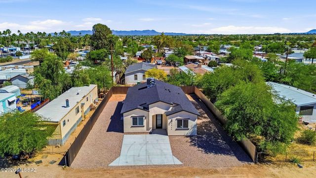 2850 W Carnauba Street, Tucson, AZ 85705