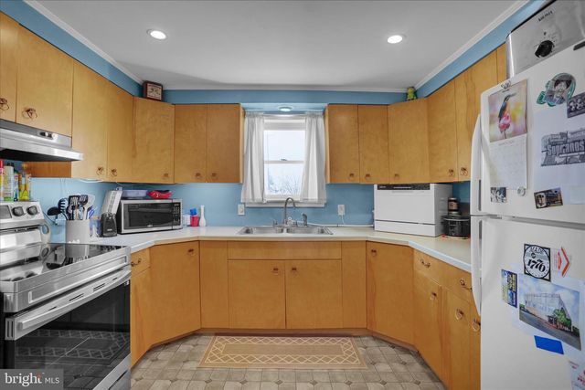 64 W WESNER RD, Blandon, PA 19510