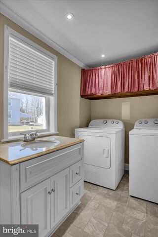 64 W WESNER RD, Blandon, PA 19510
