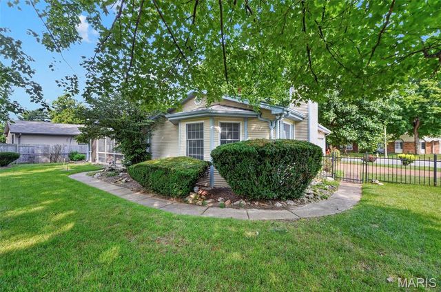 908 Devonshire Lane, St Charles, MO 63301