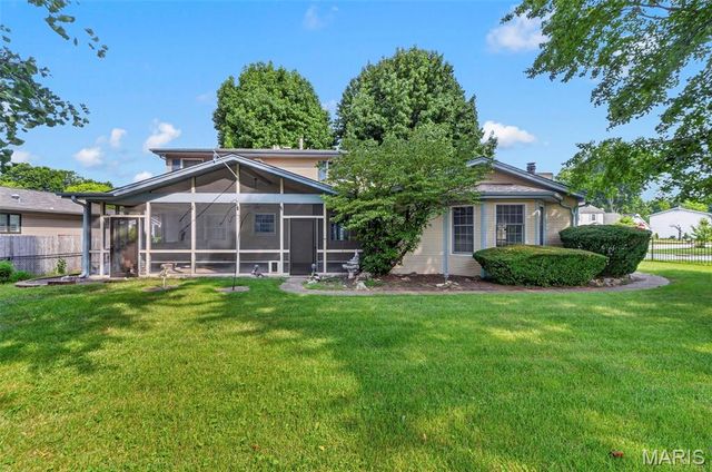 908 Devonshire Lane, St Charles, MO 63301