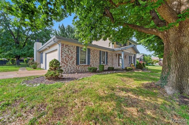 908 Devonshire Lane, St Charles, MO 63301