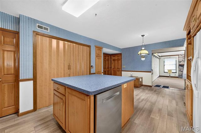 908 Devonshire Lane, St Charles, MO 63301