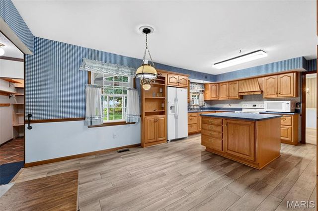 908 Devonshire Lane, St Charles, MO 63301