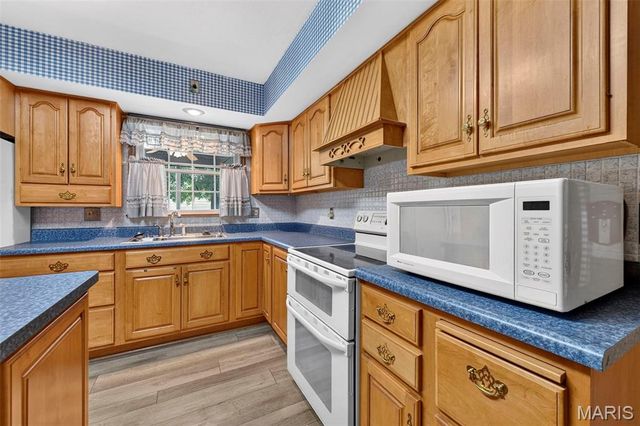 908 Devonshire Lane, St Charles, MO 63301