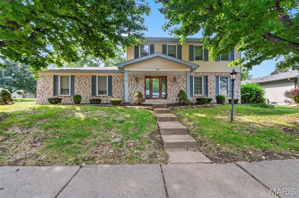908 Devonshire Lane, St Charles, MO 63301