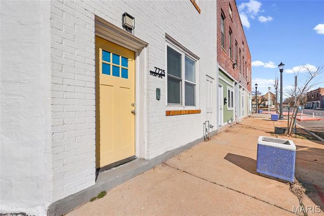 7725 Ivory Avenue, St Louis, MO 63111