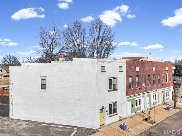 7725 Ivory Avenue, St Louis, MO 63111