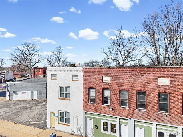 7725 Ivory Avenue, St Louis, MO 63111