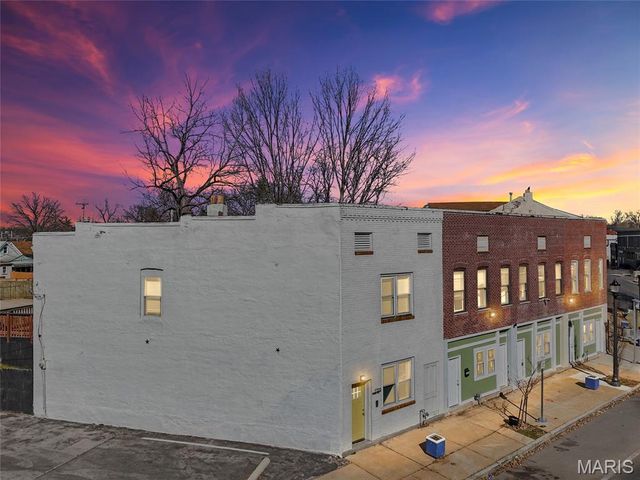 7725 Ivory Avenue, St Louis, MO 63111