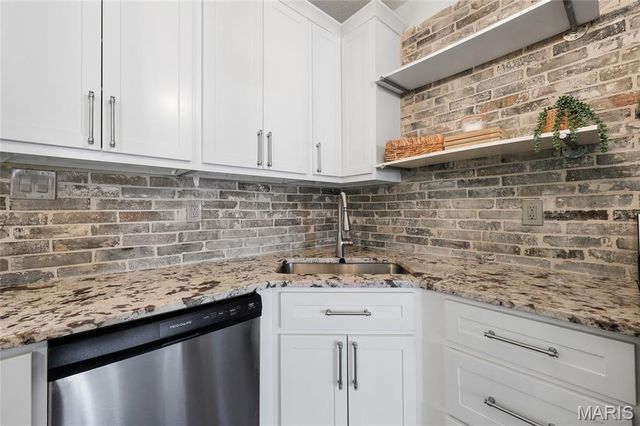 7725 Ivory Avenue, St Louis, MO 63111