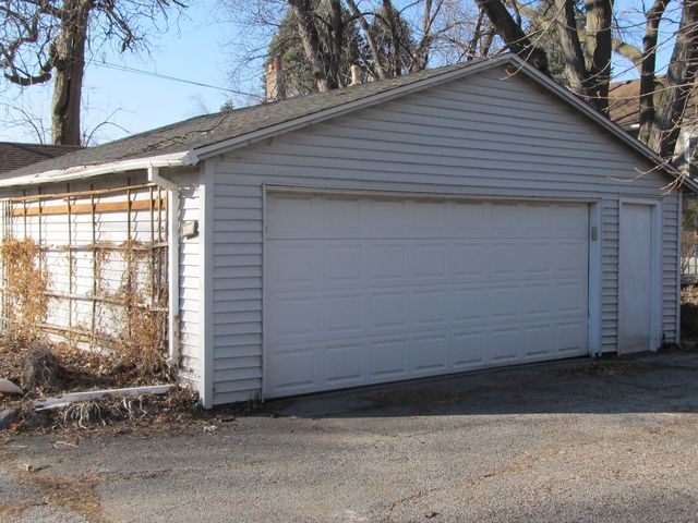 3015 E 18th Street, Davenport, IA 52803