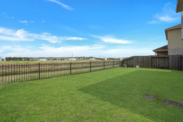 9106 Saint Laurent Lane, Houston, TX 77044