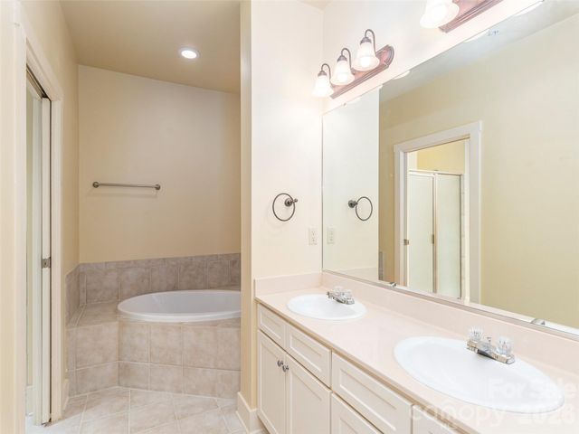 9 Kenilworth Knoll 308, Asheville, NC 28805