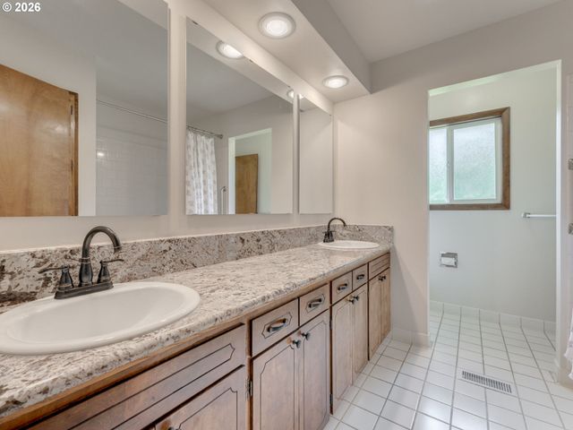 12310 Nw 15TH Ave, Vancouver, WA 98685