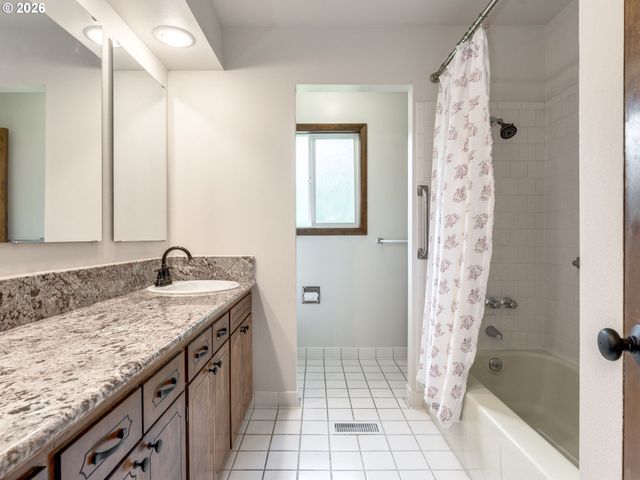 12310 Nw 15TH Ave, Vancouver, WA 98685