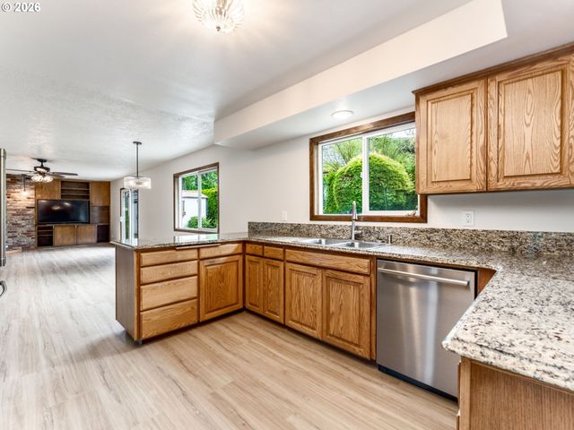 12310 Nw 15TH Ave, Vancouver, WA 98685