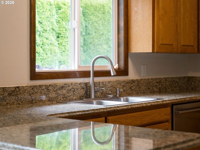 12310 Nw 15TH Ave, Vancouver, WA 98685