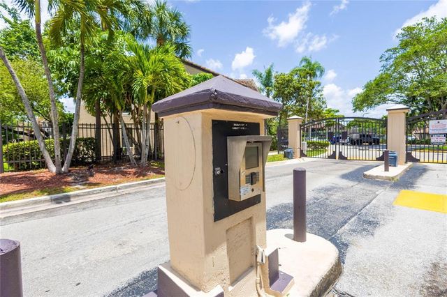 4481 W MCNAB Road W 19, Pompano Beach, FL 33069