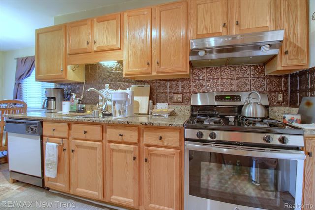 2759 Maple Forest Drive, Wixom, MI 48393