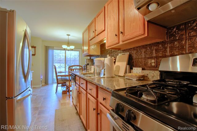 2759 Maple Forest Drive, Wixom, MI 48393