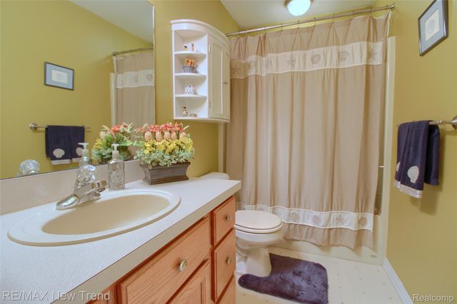 2759 Maple Forest Drive, Wixom, MI 48393