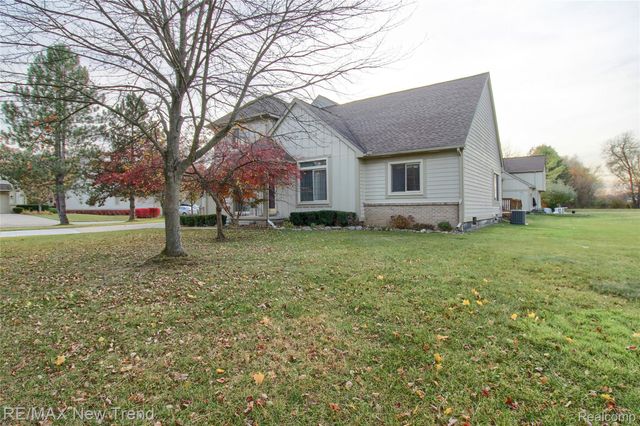 2759 Maple Forest Drive, Wixom, MI 48393