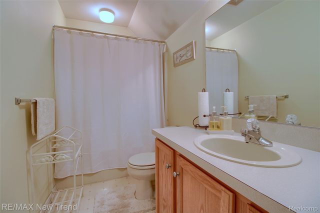 2759 Maple Forest Drive, Wixom, MI 48393