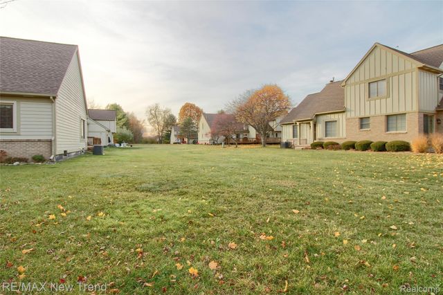 2759 Maple Forest Drive, Wixom, MI 48393