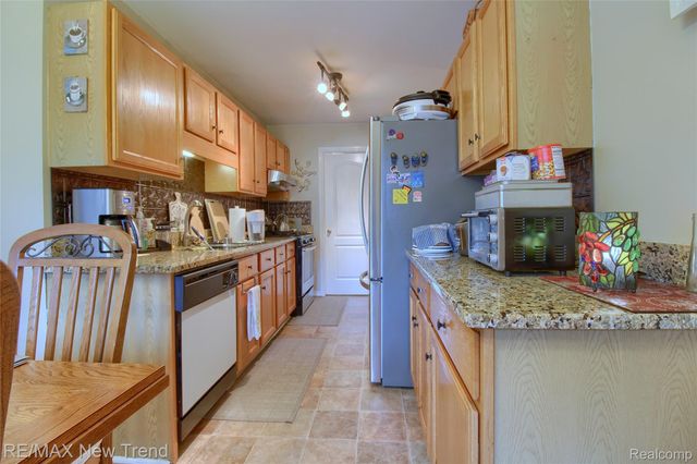 2759 Maple Forest Drive, Wixom, MI 48393